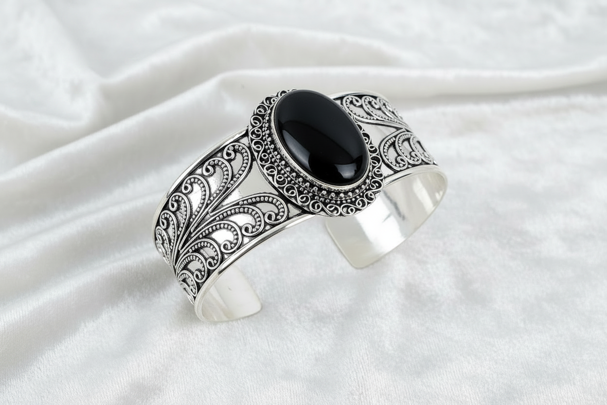 Laurel Onyx Bracelet